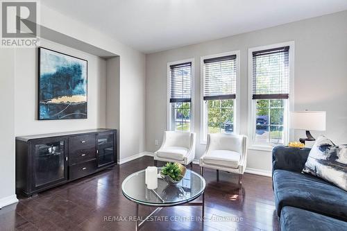 953 Gastle Way, Milton, ON - Indoor Photo Showing Living Room