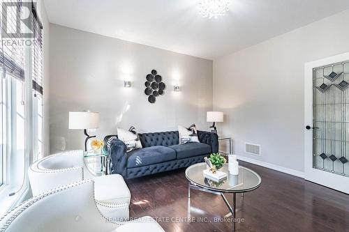 953 Gastle Way, Milton, ON - Indoor Photo Showing Living Room