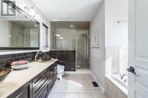 953 Gastle Way, Milton, ON - Indoor Photo Showing Bathroom