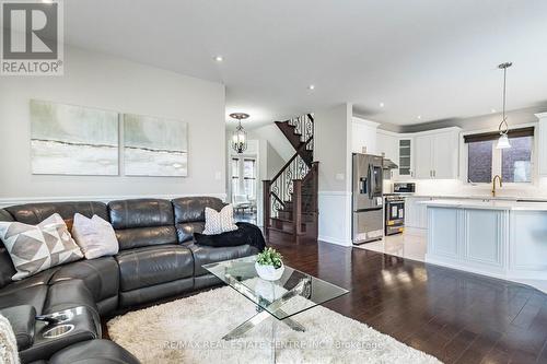 953 Gastle Way, Milton, ON - Indoor Photo Showing Living Room