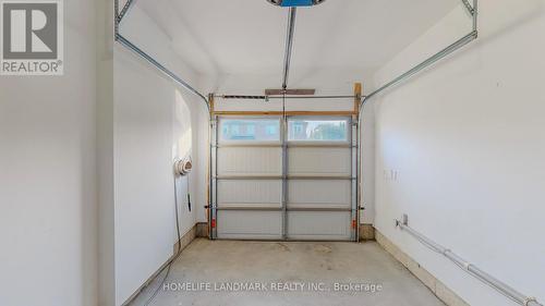 250 Lormont Boulevard W, Hamilton, ON - Indoor Photo Showing Garage