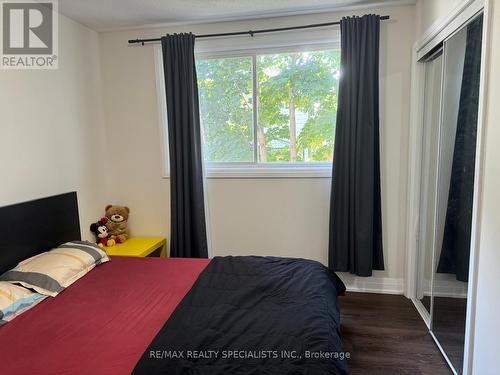 32 Canterbury Drive, St. Catharines, ON - Indoor Photo Showing Bedroom