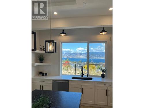 5500 Foothill Court, Kelowna, BC - Indoor