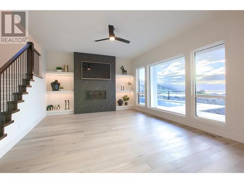 5500 Foothill Court, Kelowna, BC - Indoor With Fireplace