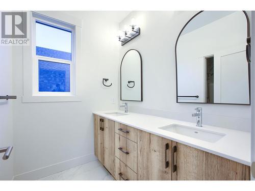 5500 Foothill Court, Kelowna, BC - Indoor Photo Showing Bathroom