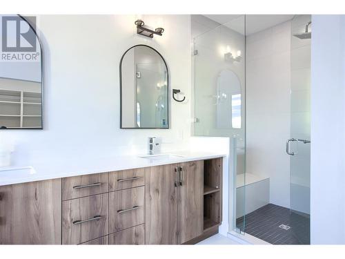 5500 Foothill Court, Kelowna, BC - Indoor Photo Showing Bathroom