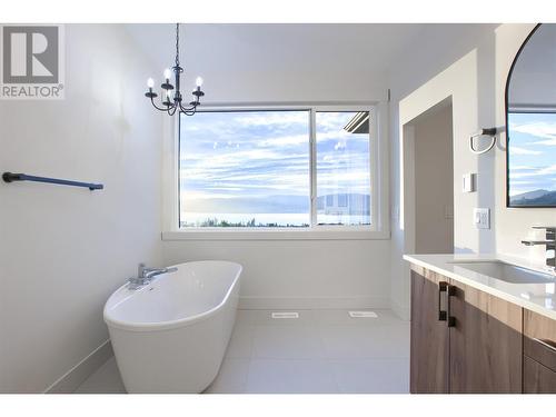 5500 Foothill Court, Kelowna, BC - Indoor Photo Showing Bathroom