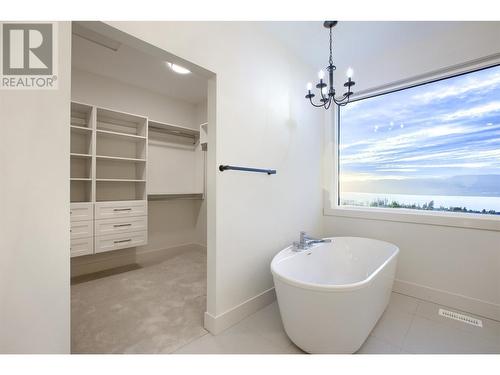 5500 Foothill Court, Kelowna, BC - Indoor Photo Showing Bathroom