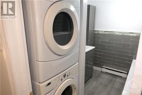 220 Fenerty Court Unit#1, Ottawa, ON - Indoor Photo Showing Laundry Room