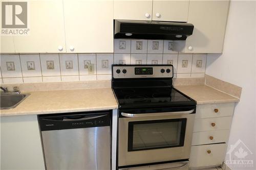 220 Fenerty Court Unit#1, Ottawa, ON - Indoor Photo Showing Kitchen