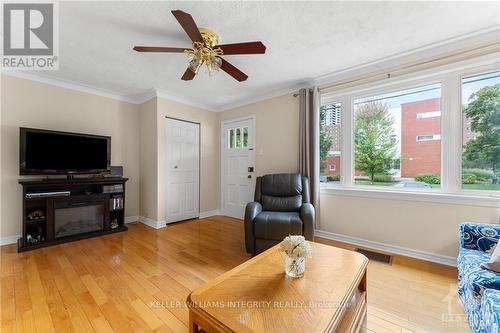 2340 Midway Avenue, Ottawa, ON - Indoor Photo Showing Living Room