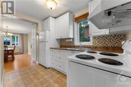 2340 Midway Avenue, Ottawa, ON - Indoor Photo Showing Kitchen