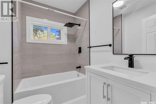 504 K Avenue S, Saskatoon, SK - Indoor Photo Showing Bathroom