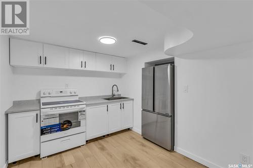 504 K Avenue S, Saskatoon, SK - Indoor Photo Showing Kitchen