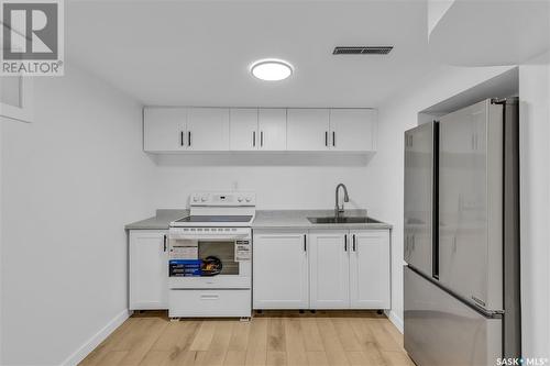 504 K Avenue S, Saskatoon, SK - Indoor Photo Showing Kitchen