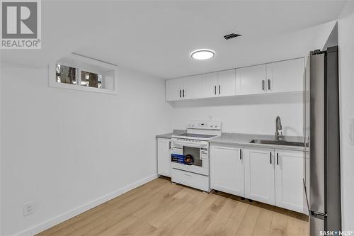 504 K Avenue S, Saskatoon, SK - Indoor Photo Showing Kitchen