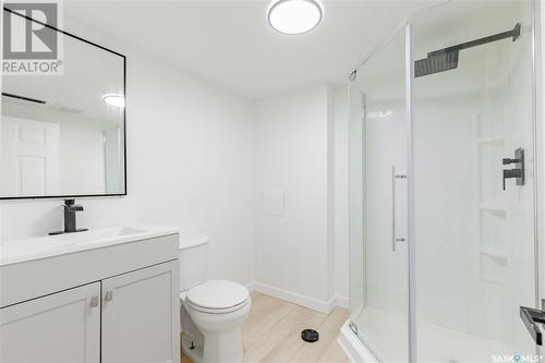 504 K Avenue S, Saskatoon, SK - Indoor Photo Showing Bathroom