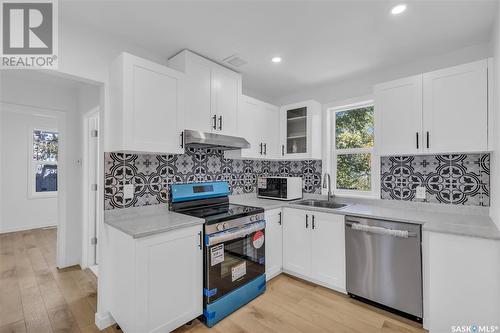 504 K Avenue S, Saskatoon, SK - Indoor Photo Showing Kitchen With Stainless Steel Kitchen