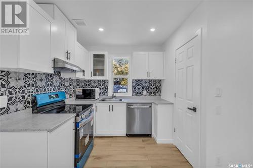 504 K Avenue S, Saskatoon, SK - Indoor Photo Showing Kitchen With Stainless Steel Kitchen