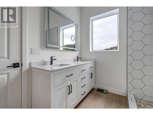 10907 Prairie Valley Road Unit# 1, Summerland, BC - Indoor Photo Showing Bathroom