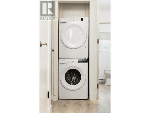 1611 Elm Street E, Kelowna, BC - Indoor Photo Showing Laundry Room