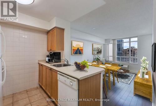 3001 - 155 Beecroft Road, Toronto, ON - Indoor Photo Showing Kitchen