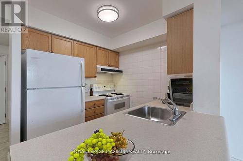 3001 - 155 Beecroft Road, Toronto, ON - Indoor Photo Showing Kitchen