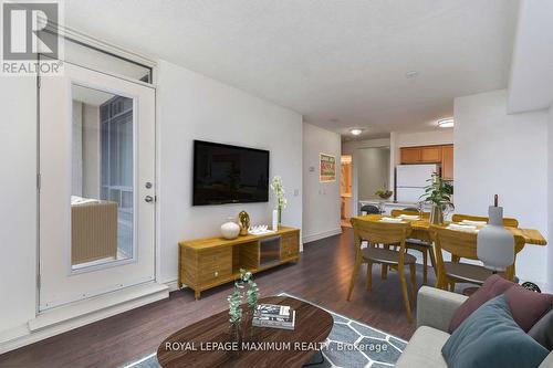 3001 - 155 Beecroft Road, Toronto, ON - Indoor Photo Showing Living Room