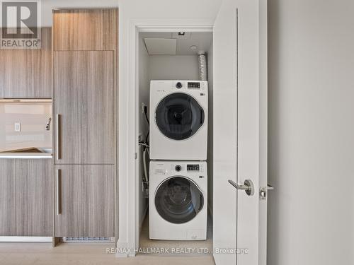 1007 - 8 Cumberland Street, Toronto, ON - Indoor Photo Showing Laundry Room