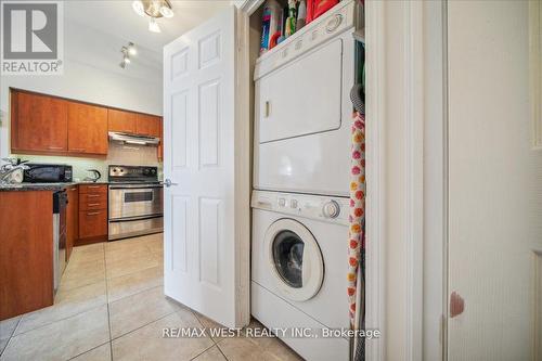 511 - 455 Rosewell Avenue, Toronto, ON - Indoor Photo Showing Laundry Room