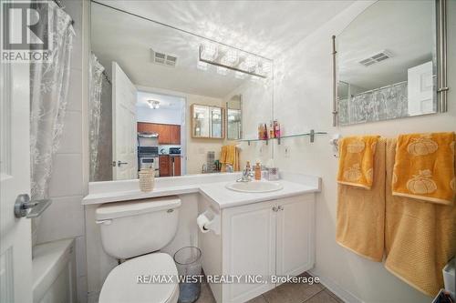 511 - 455 Rosewell Avenue, Toronto, ON - Indoor Photo Showing Bathroom