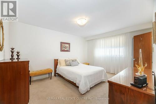 2049 Family Crescent, Mississauga, ON - Indoor Photo Showing Bedroom