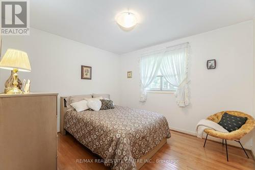 2049 Family Crescent, Mississauga, ON - Indoor Photo Showing Bedroom