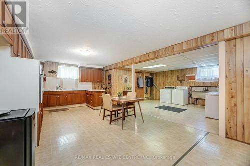 2049 Family Crescent, Mississauga, ON - Indoor Photo Showing Kitchen