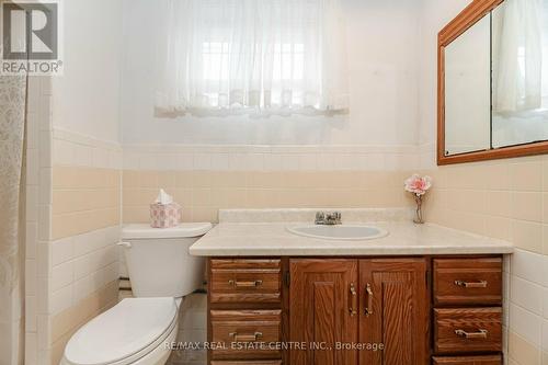 2049 Family Crescent, Mississauga, ON - Indoor Photo Showing Bathroom