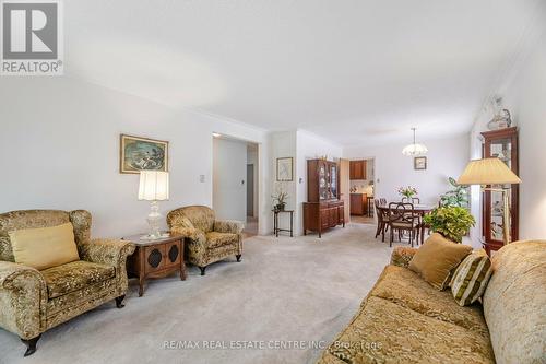 2049 Family Crescent, Mississauga, ON - Indoor Photo Showing Living Room