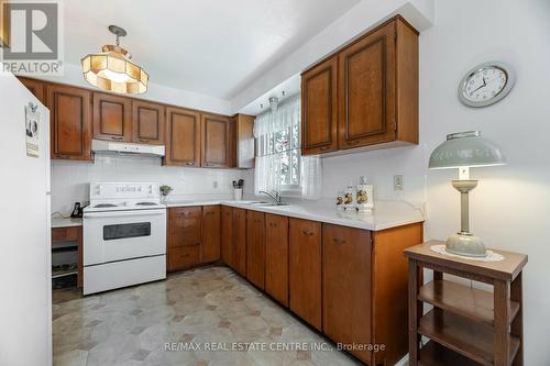 2049 Family Crescent, Mississauga, ON - Indoor Photo Showing Kitchen With Double Sink