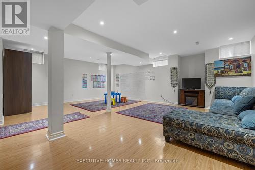 5415 Longford Drive, Mississauga, ON - Indoor Photo Showing Other Room