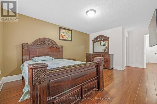 5415 Longford Drive, Mississauga, ON - Indoor Photo Showing Bedroom