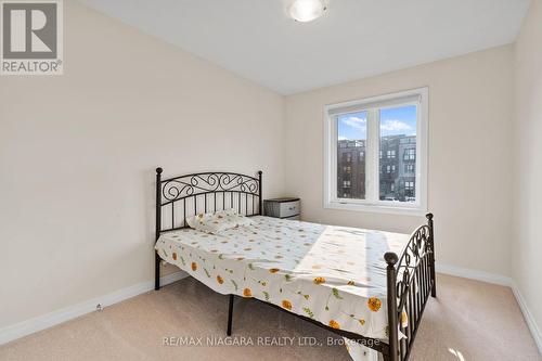 4861 Pettit Avenue, Niagara Falls, ON - Indoor Photo Showing Bedroom