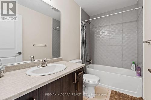 4861 Pettit Avenue, Niagara Falls, ON - Indoor Photo Showing Bathroom