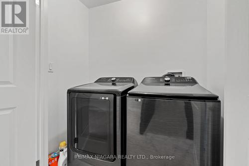 4861 Pettit Avenue, Niagara Falls, ON - Indoor Photo Showing Laundry Room