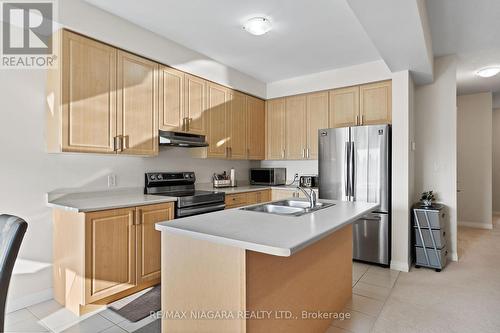 4861 Pettit Avenue, Niagara Falls, ON - Indoor Photo Showing Kitchen With Stainless Steel Kitchen