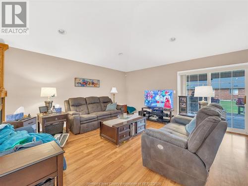 1885 Luxury Avenue, Windsor, ON - Indoor Photo Showing Living Room