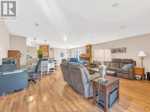 1885 Luxury Avenue, Windsor, ON - Indoor Photo Showing Living Room