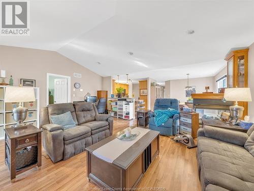 1885 Luxury Avenue, Windsor, ON - Indoor Photo Showing Living Room