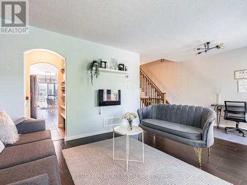 673 Holly Avenue, Milton, ON - Indoor Photo Showing Living Room