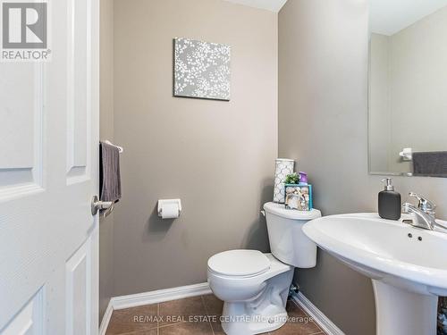 673 Holly Avenue, Milton, ON - Indoor Photo Showing Bathroom