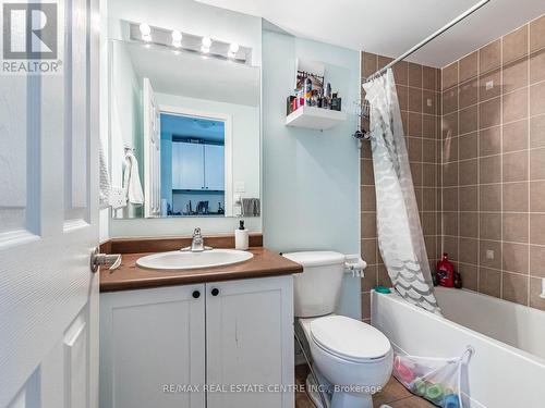 673 Holly Avenue, Milton, ON - Indoor Photo Showing Bathroom