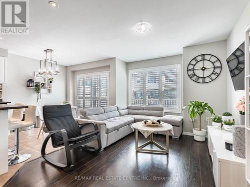 673 Holly Avenue, Milton, ON - Indoor Photo Showing Living Room